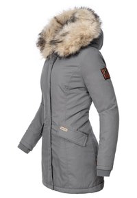 Grijze parka met een nep bontkraag, zijaanzicht. Kenmerken zijn onder andere een patch pocket, ribgebreide manchetten en een leren accent op de mouw.