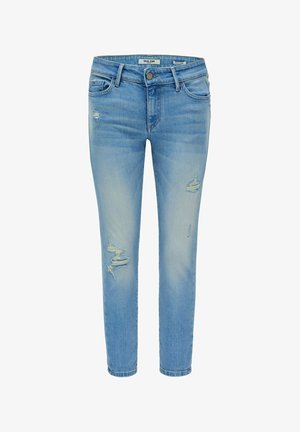 Jean en denim bleu clair avec une coupe Slim, présentant des zones usées sur les cuisses, un design à cinq poches et une fermeture à bouton à la taille.
