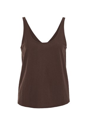 Pruun, varrukateta naiste top, sügava ümar-kaelusega ja laiade õlapaeltega, valgel taustal.