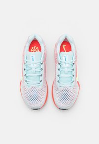Nike Performance AIR WINFLO 11 - Katujuoksukengät - glacier blue/barely volt/bright crimson/sail/light photo blue/black
