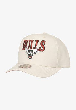 Beige baseball cap with a curved brim, embroidered "BULLS" in red, and a bull logo in black and white on the front. Textured fabric.