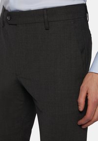 Boggi Milano Hlače chino - charcoal
