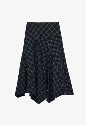 Dunkler Karorock mit breitem Taillenbund und asymmetrischem Saum, versehen mit schwarzen, blauen und weißen überkreuzenden Linien in einem weichen, fließenden Stoff.