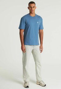 CHASIN' FLOWERED - T-shirt print - blue