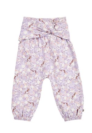Lavendelfarbene Babyhosen mit elastischen Bündchen an den Knöcheln und einem gefalteten, geknoteten Bund, versehen mit einem floralen und abstrakten Muster in sanften Pastellfarben.