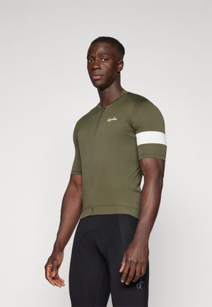 Maglia da ciclismo a maniche corte di colore verde oliva, con zip anteriore e striscia bianca accentata sulle maniche; realizzata in tessuto elasticizzato.
