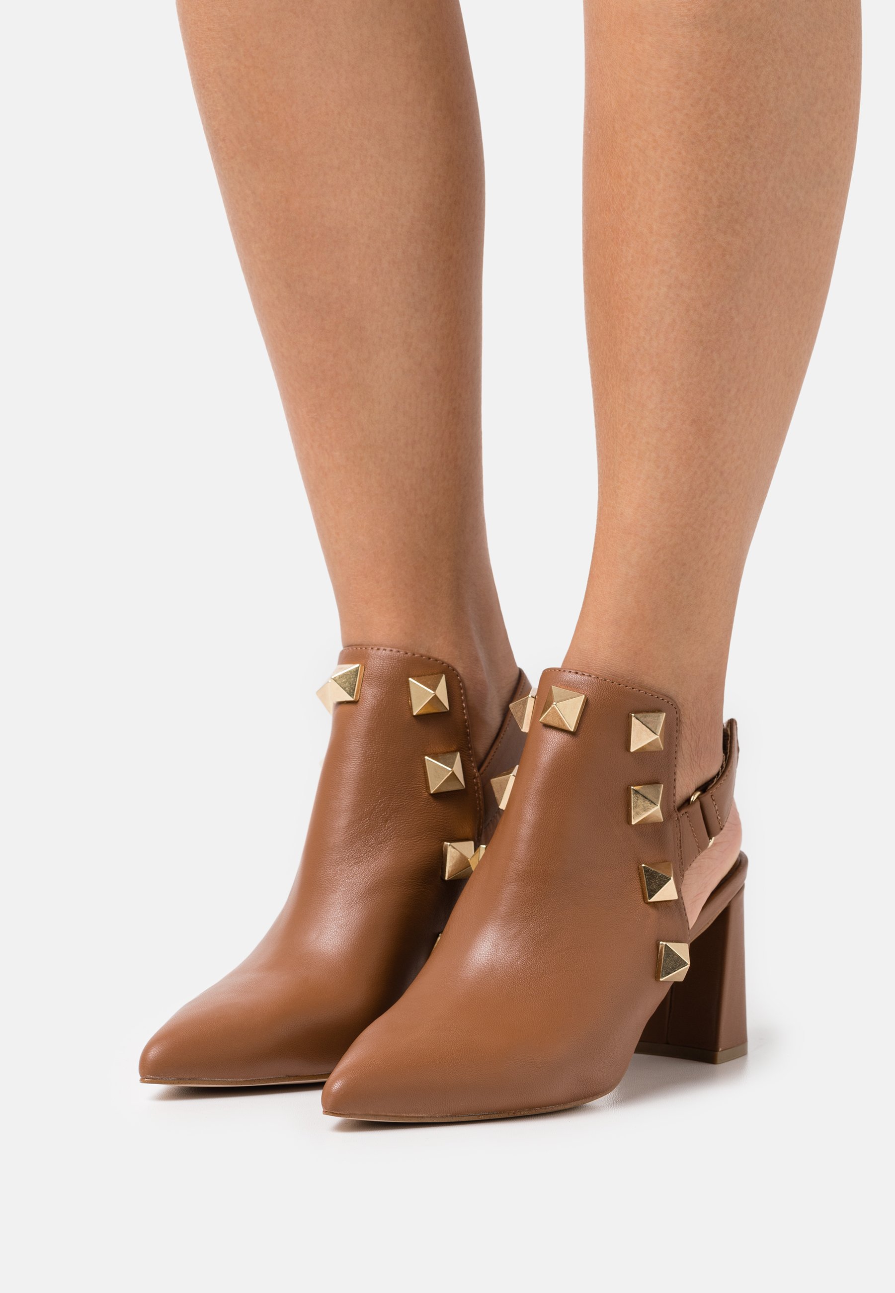 cognac steve madden heels