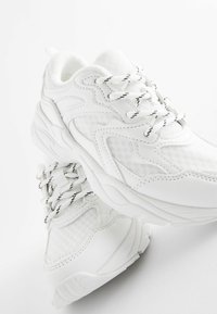 Next CHUNKY - Matalavartiset tennarit - white