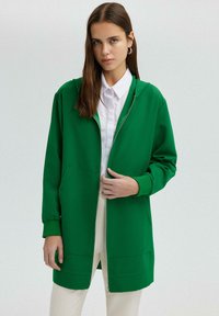 Touché Privé - ZIPPED - Short coat - green Thumbnail Image 1