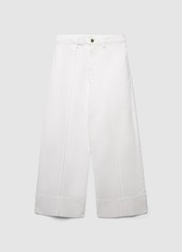 Weiße, weit geschnittene Hosen aus Baumwolle, mit einem Knopfverschluss vorne, zwei Falten und einem umgeschlagenen Saum für eine strukturierte Passform.