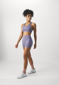 Nike Performance ONE SHORT - Leggings - daybreak/black
