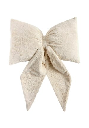 Große weiche beige Schleife aus Plüschstoff mit zwei breiten Schlaufen und zwei langen Bändern vor weißem Hintergrund.