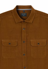 Braunes Cordhemd mit Button-Down-Kragen, zwei Brusttaschen und subtilen vertikalen Rippungen. Verfügt über schwarze Knöpfe und ein Etikett innen.