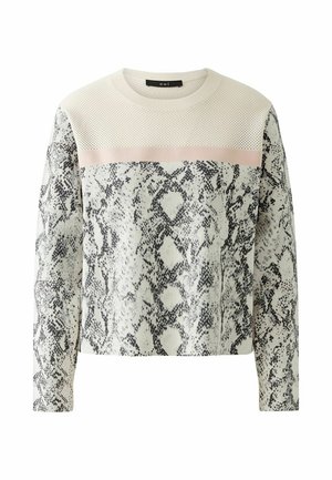 Korte sweatshirt in lichtgrijs met een zwart slangenprint ontwerp. Heeft een bovenkant van textuur mesh en een roze horizontale streep. Ronde halslijn.