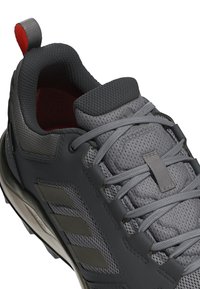 Adidas Terrex TRACEROCKER 2 GORE-TEX TRAIL RUNNING SHOES - Tenisice za trail trčanje - grey/olive