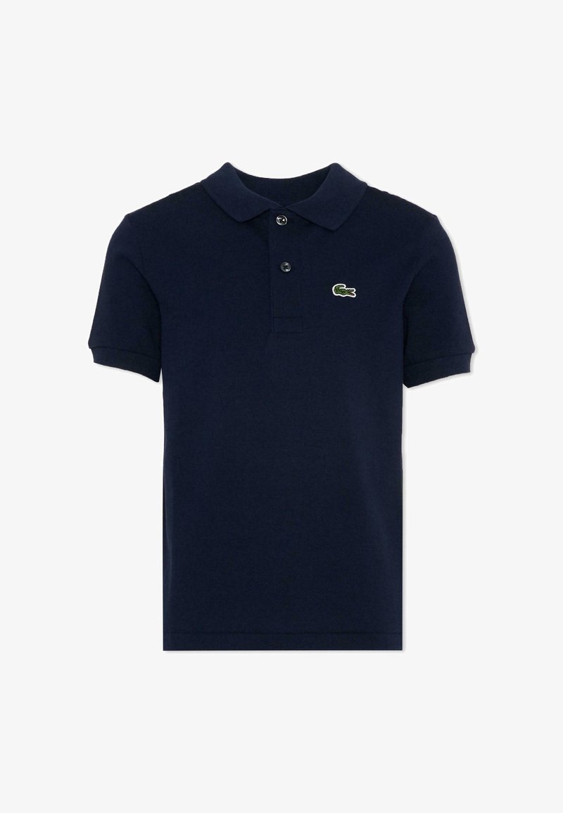 Polo bleu marine à manches courtes avec un col, deux boutons et un petit logo de crocodile vert sur le côté gauche de la poitrine.