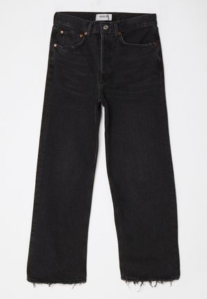 Jeans negros de cintura alta, de pierna ancha, con dobladillo deshilachado, cinco bolsillos y cierre de botón metálico. Fabricados en tela de mezclilla con una ligera textura.