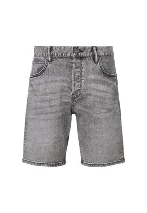 Shorts de mezclilla gris con acabado desgastado, con una cintura alta, cinco bolsillos y costuras de contraste a lo largo de las costuras.