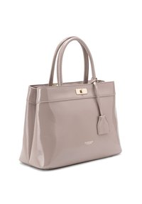 Borsa a mano in pelle verniciata beige con forma strutturata, manici superiori doppi, dettagli dorati e un'etichetta. Texture liscia e lucida.