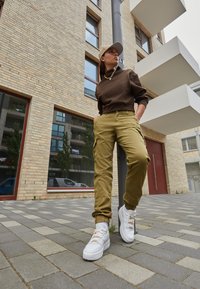 Urban Classics - HIGH WAIST - Cargo trousers - summerolive Thumbnail Image 1