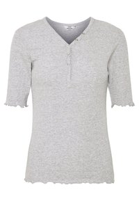 Camiseta gris de canalé con escote en V, mangas cortas y botones decorativos en el escote. Tiene un dobladillo festoneado y una textura suave.