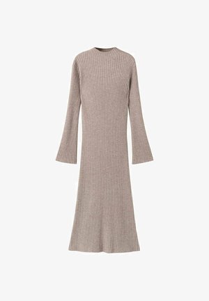 Abito a manica lunga a coste in beige chiaro, con collo alto e maniche a campana, realizzato in un morbido tessuto a maglia testurizzata.