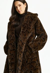 Brown faux fur coat with a leopard print design. Features a wide collar and oversized sleeves, with a soft, textured appearance.