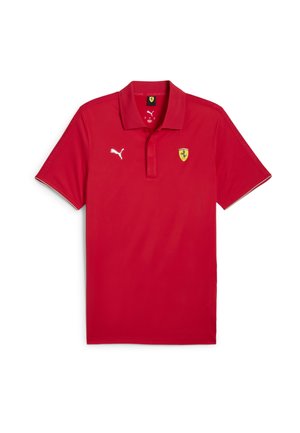 Rød polo-shirt lavet af glat stof med krave, korte ærmer, Puma-logo og Ferrari-emblemet på venstre bryst.