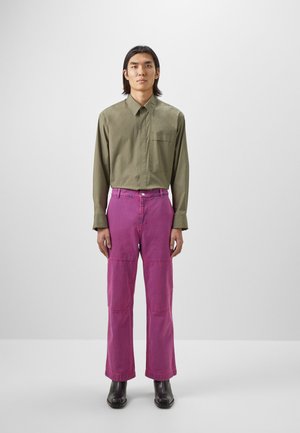 Solid Homme MEN'S PANTS - Τζιν χαλαρής εφαρμογής - pink