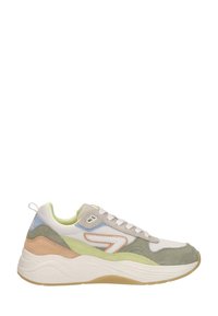 Casual sneaker met witte mesh, groen en beige suède panelen, lichtblauwe accenten, beige zool en witte veters, naar rechts gericht op een witte achtergrond.
