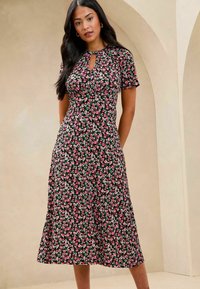Lipsy PETITE FIT - PRINTED SHORT SLEEVE KEYHOLE  MIDI - Trikoomekko - pink ditsy