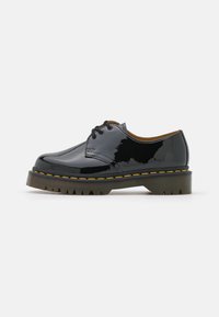 Dr. Martens Stringate - black