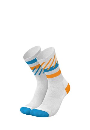 RUNNING DISRUPTS - Sports socks - white blue orange