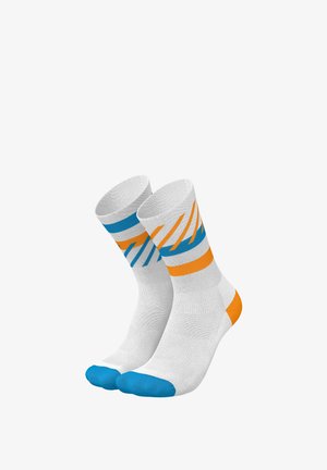 INCYLENCE, RUNNING DISRUPTS - Sports socks - white blue orange