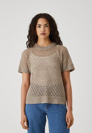 Strikket kortermet genser i beige med diamantmønster, teksturert overflate og rund hals. Løs passform med ribbestrikket kant.