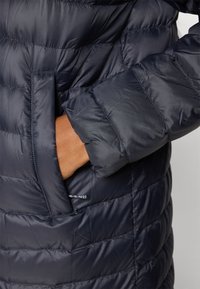 Patagonia RECYCLED SWEATER PARKA - Dūnu mētelis - black
