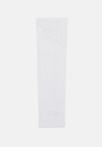Hvid, strækbar armsleeve lavet af et glat stof. Slank design med rene kanter, ingen synlige logoer eller mønstre, velegnet til forskellige aktiviteter.