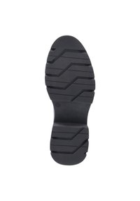 Zwarte rubberen schoenzool met gestructureerde zigzag- en horizontale groeven voor grip. Ronde hak, vlak profiel, eenvoudig ontwerp.
