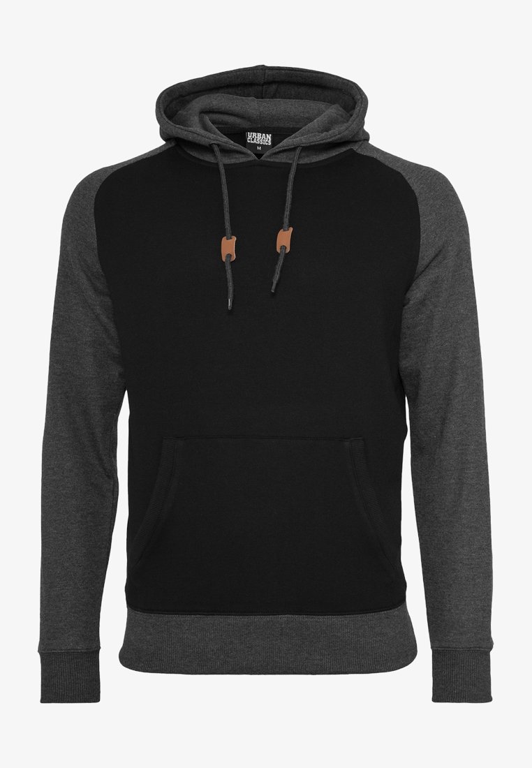 Sweatshirt à capuche noir et gris avec une poche kangourou, tissu texturé, et cordons de serrage ajustables avec des accents beige.