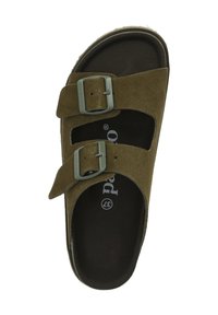 Olijfgroene suède sandalen met twee verstelbare banden en metalen gespen. Gewatteerde binnenzool en rond teenontwerp.