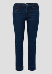 Jeans de mezclilla azul oscuro con un corte recto, cintura de altura media y dobladillos enrollados. Presenta costuras naranjas en contraste y bolsillos tradicionales.