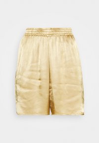 Goldene Satin-Shorts mit elastischem Bund, die eine glatte, glänzende Textur und eine lockere Passform aufweisen. Keine sichtbaren Muster oder Verzierungen.