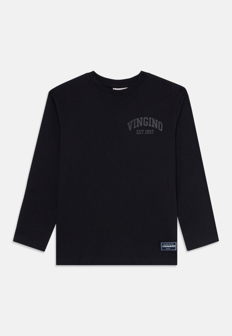 Sort langærmet crewneck-trøje med "VINGINO EST. 1997" trykt på brystet og en lille label tæt ved den nederste kant.