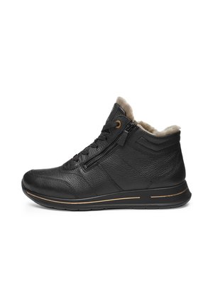 Schwarze Leder-Hochtop-Sneaker mit strukturiertem Finish, weichem Kragen und seitlichem Reißverschluss. Mit einer gepolsterten Sohle und einem dezenten goldenen Akzent.