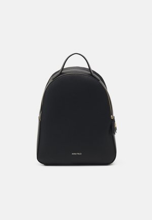 Schwarzer Leder-Rucksack mit Tragegriff, goldenem Reißverschluss und kleinem weißen "Anna Field" Logo vorne.