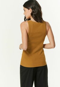 Next Toppi - ochre yellow