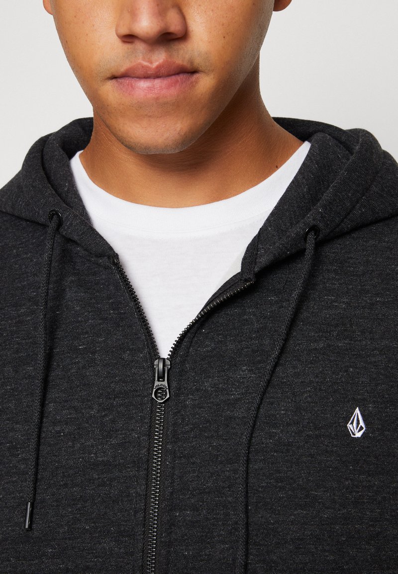 Volcom Felpa Con Cerniera Uomo Sngl STN Zip Fleece, Colore Grigio Melange, 80% Cotone 20% Poliestere, Ricamo Petto, Taglio Classico - 3