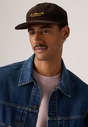 Levi's®, LAKESHORE TRUCKER PONDEROSA PINE - Pet - ponderosa pine - browns -