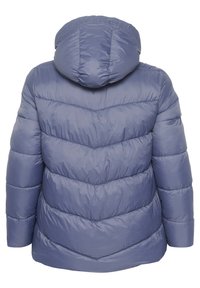 Giacca puffo di un morbido colore lavanda, con cappuccio, design a righe orizzontali e texture di tessuto liscia e lucida.