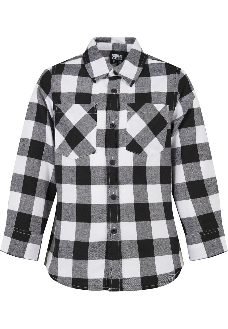 Camisa de franela a cuadros en blanco y negro, con mangas largas, dos bolsillos en el pecho, cierre de botones y detalles de costura en contraste.